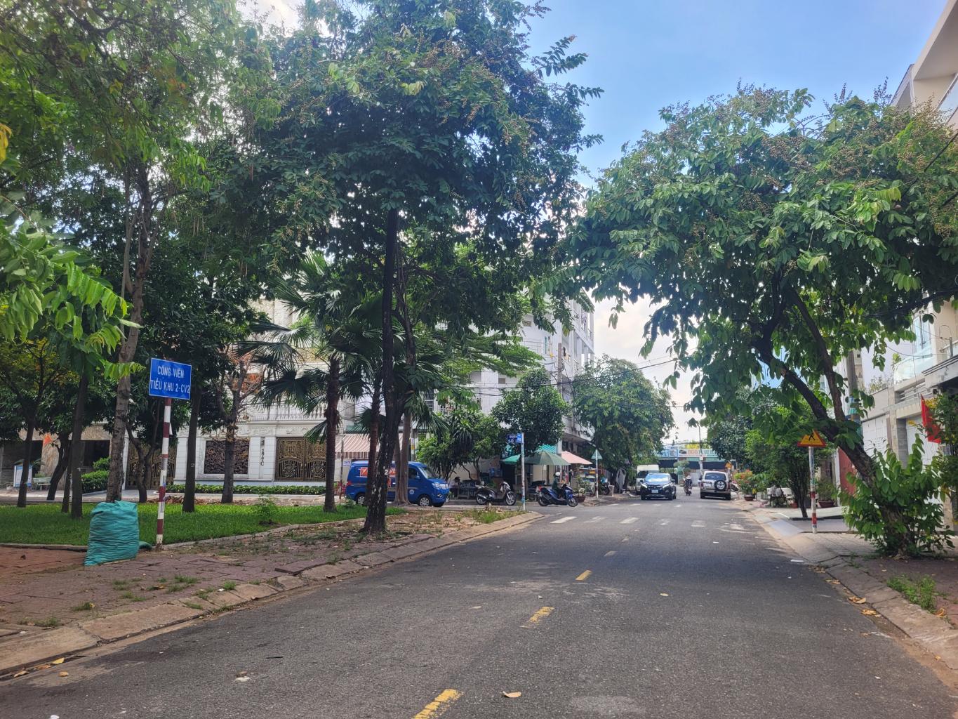 NHÀ SÁT MẶT TIỀN ĐƯỜNG KINH DOANH SẦM UẤT